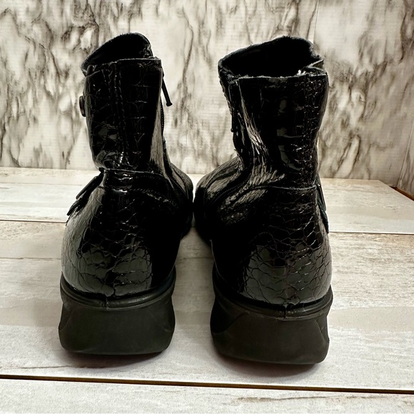 IMAC Croc Embossed Patent Leather Side Zip Booties Sz 39 US 9 Made In Italy - Picture 3 of 13
